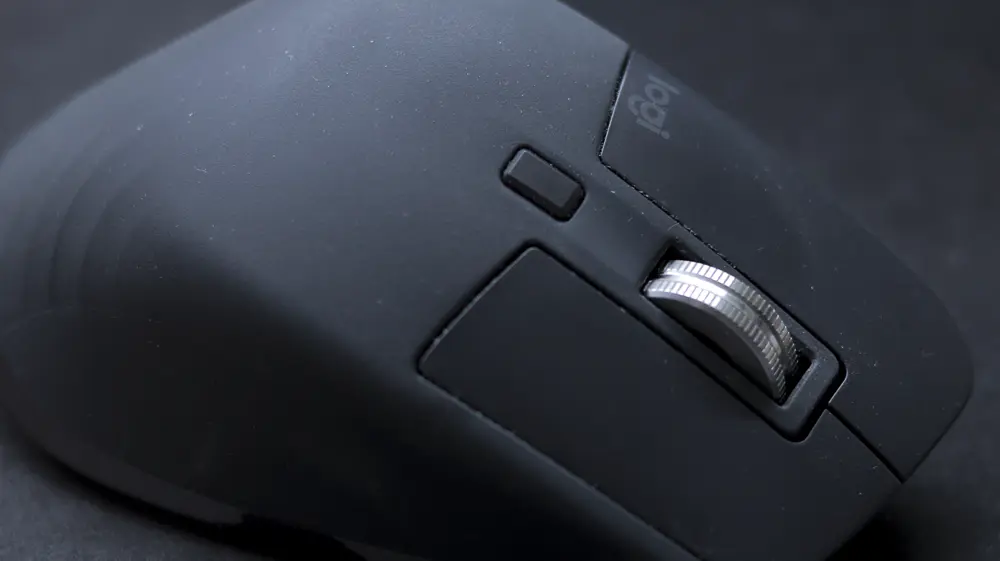 로지텍 MX Master 3S의 무한휠은 M705의 무한휠 그 이상이다.